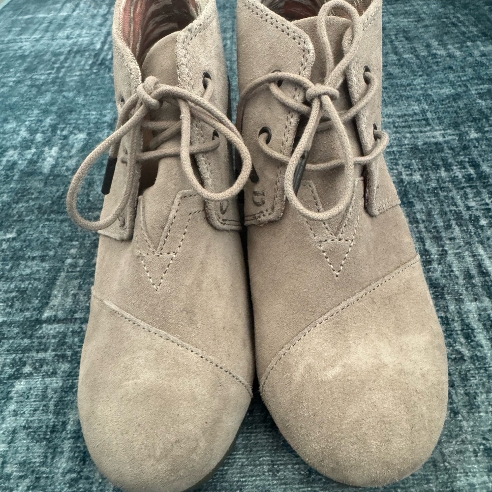 Toms Light Brown Suede Lace-Up Wedge Boots 8.5